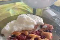 Торт с малиной и вишней