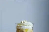 Десерт из банана и ликера