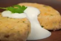 Котлеты из тунца и фасоли