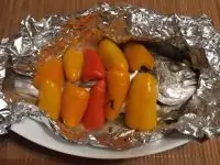 Печеная дорада под перцами шейкер