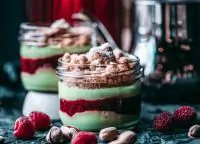 Малиново-фисташковый трайфл