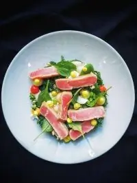 Салат нисуаз с шафрановым айоли