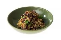 Коулсло с рваной курицей и арахисовой заправкой