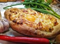 Хачапури а-ля по-аджарски с адыгейским сыром и моцареллой