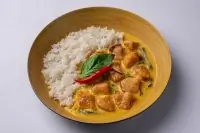 Желтое карри с лососем