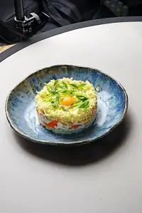 Салат «Мимоза» с лососем и моцареллой