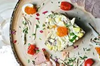 Оливье по-шошински с мясом дикой утки, ветчиной и крабами