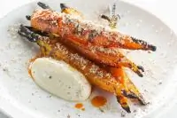 Морковь на гриле с кремом из горгонзолы