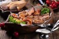 Рыбный ковчег с осетриной, стерлядью, семгой и креветками