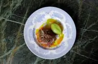 Тунец на гриле с кремом из авокадо