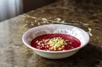 Свекольник с йогуртом и приправой шисо