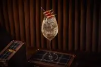 Коктейль «Негрони-сбальято» (Negroni Sbagliato)