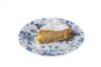 Яблочная шарлотка на белках