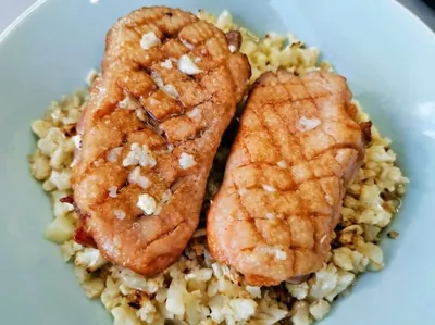 Жареная утка с гарниром из цветной капусты