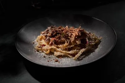 Паста с жареными семечками, уткой и понзу из белых грибов