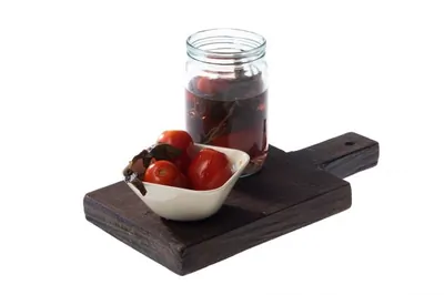 Соленые помидоры с базиликом