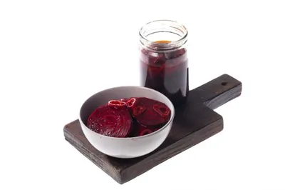 Азиатский салат из маринованной свеклы с кунжутом