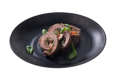 Мясной рулет со шпинатом и сладким перцем