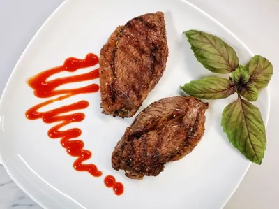 Сливочная пиканья из мраморной говядины с розмарином