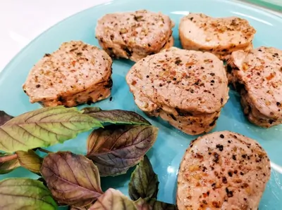 Медальоны из свиной вырезки с майораном