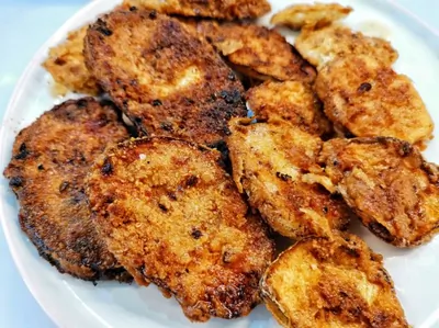 Жареные патиссоны в кляре со сметанным соусом