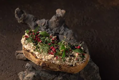 Паштет из печени трески и утиного яйца с зеленым луком