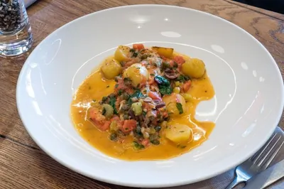 Рыба в соли с соусом аква-пацца