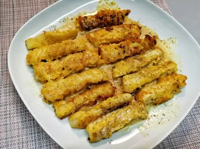 Палочки из трески в овсяном кляре и лимонно-горчичном соусе