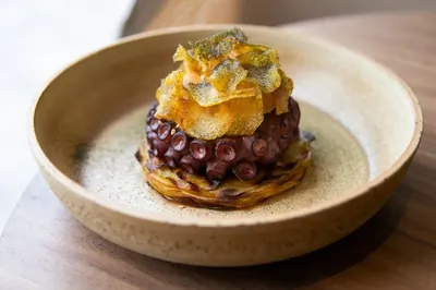 Пряный осьминог с картофельным гратеном