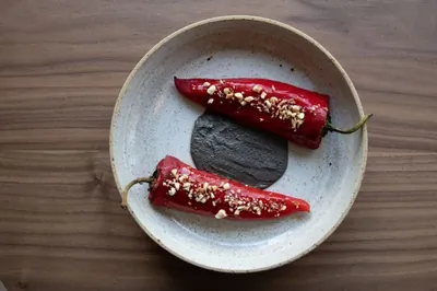 Перцы рамиро c сыром и фундуком