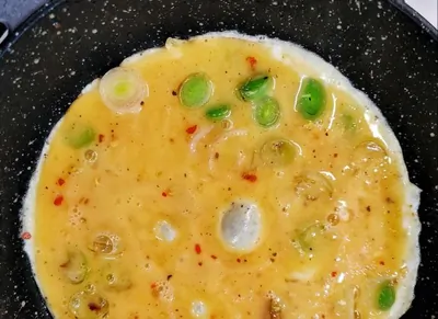 Острая яичница с луком-пореем
