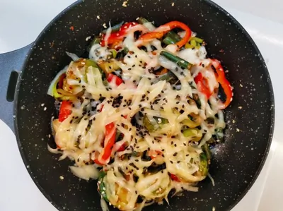 Овощное рагу с сыром дорблю и пармезаном