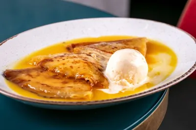 Блинчики креп-сюзетт с апельсиновым соусом