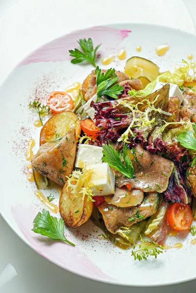 Теплый салат с языком и сыром фета