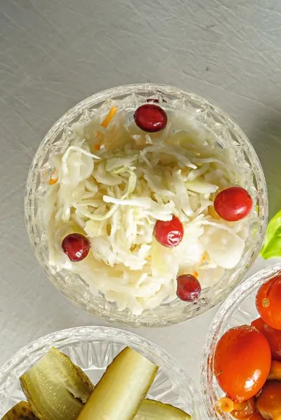 Квашеная капуста с луком и морковью