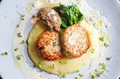 Котлеты из индейки с картофельным пюре и грибной икрой