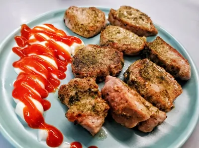 Свиная нарезка с базиликом