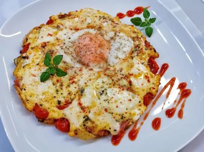 Ветчина с помидорами и сыром чеддер