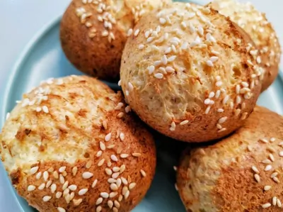 Кетобулочки с кунжутом