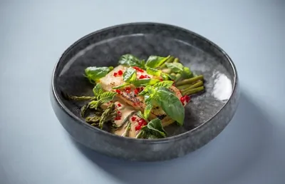 Жареный тофу со спаржей кимчи