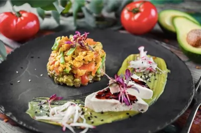 Салат из чечевицы c тофу и майонезом из фасоли