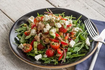 Салат из нута с тунцом