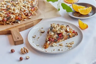 Пирог с орехами и сухофруктами