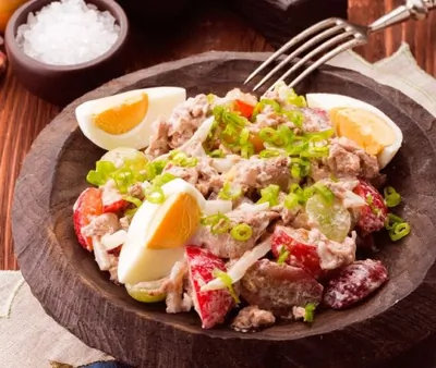 Салат из печени трески с маринадами