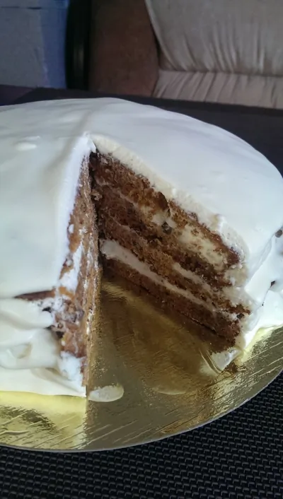 Морковный торт с грецким орехом и сливочным кремом