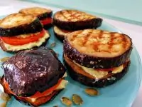 Баклажановый сэндвич с авокадо