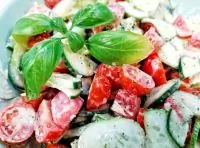 Овощной салат с песто и майонезом