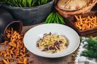 Тальятелле с лисичками и трюфельным маслом