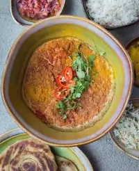 Кокосовый чечевичный карри с томатами