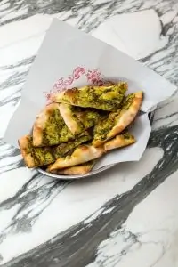 Фокачча с соусом песто